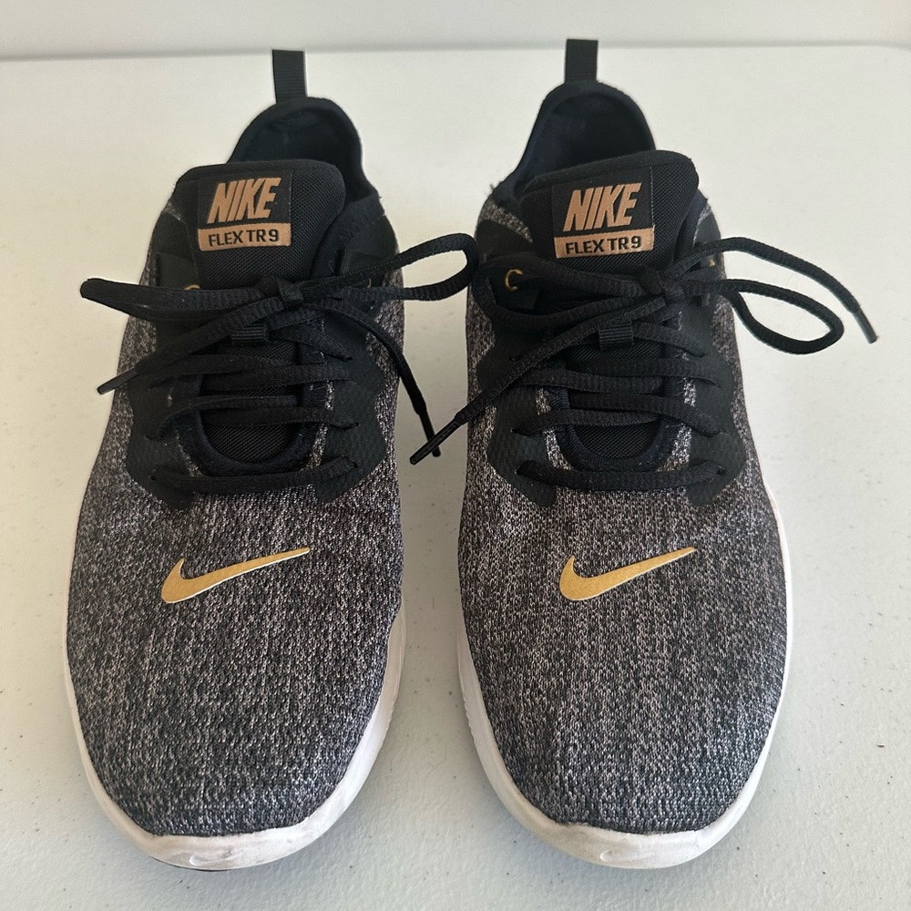 Women’s‎ 9.5 Nike Flex TR 9 Gunsmoke and Gold Sneakers - Picture 3 of 8